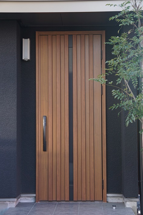 玄関ドアの種類とその魅力についてご紹します 玄関ドアの種類とその魅力についてご紹します