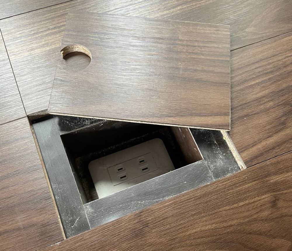 床下コンセント2